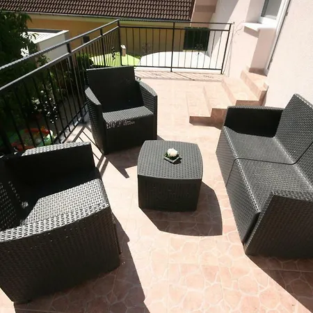 Walnut With Sauna And Pond 4*