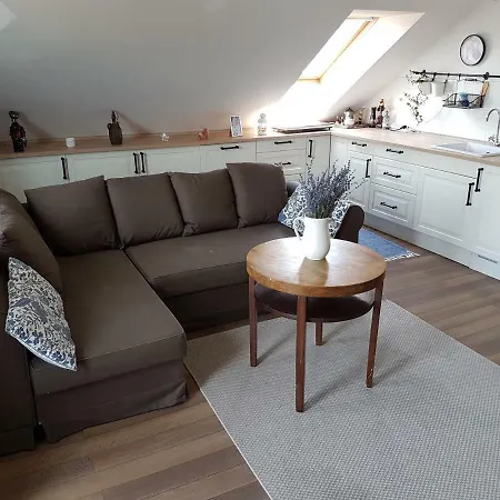 Penzión pre hostí Walnut With Sauna And Pond 4*