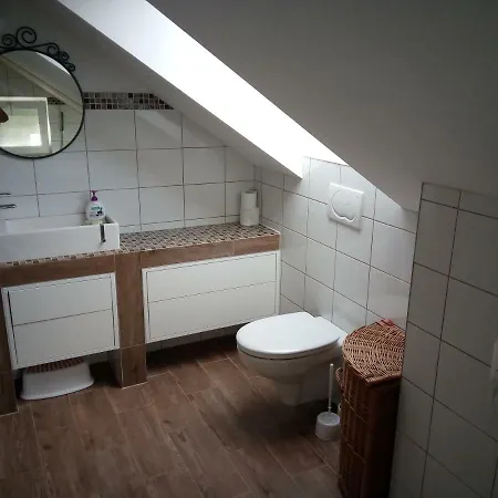 Penzión pre hostí Walnut With Sauna And Pond Topolcany