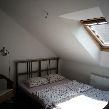 Penzión pre hostí Walnut With Sauna And Pond 4*