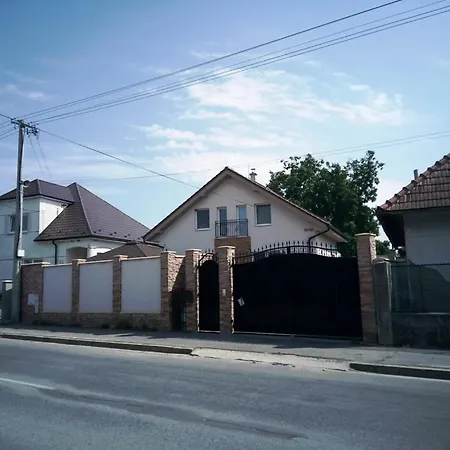 Walnut With Sauna And Pond ゲストハウス Topoľčany