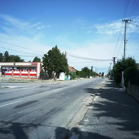 Penzión pre hostí Walnut With Sauna And Pond Topolcany