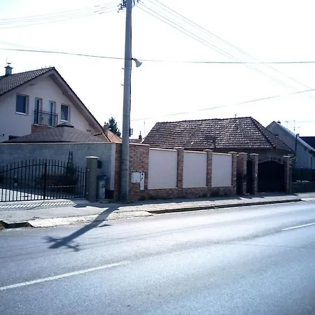 Walnut With Sauna And Pond ゲストハウス 4*