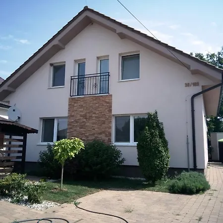 Walnut With Sauna And Pond 4* Topolcany